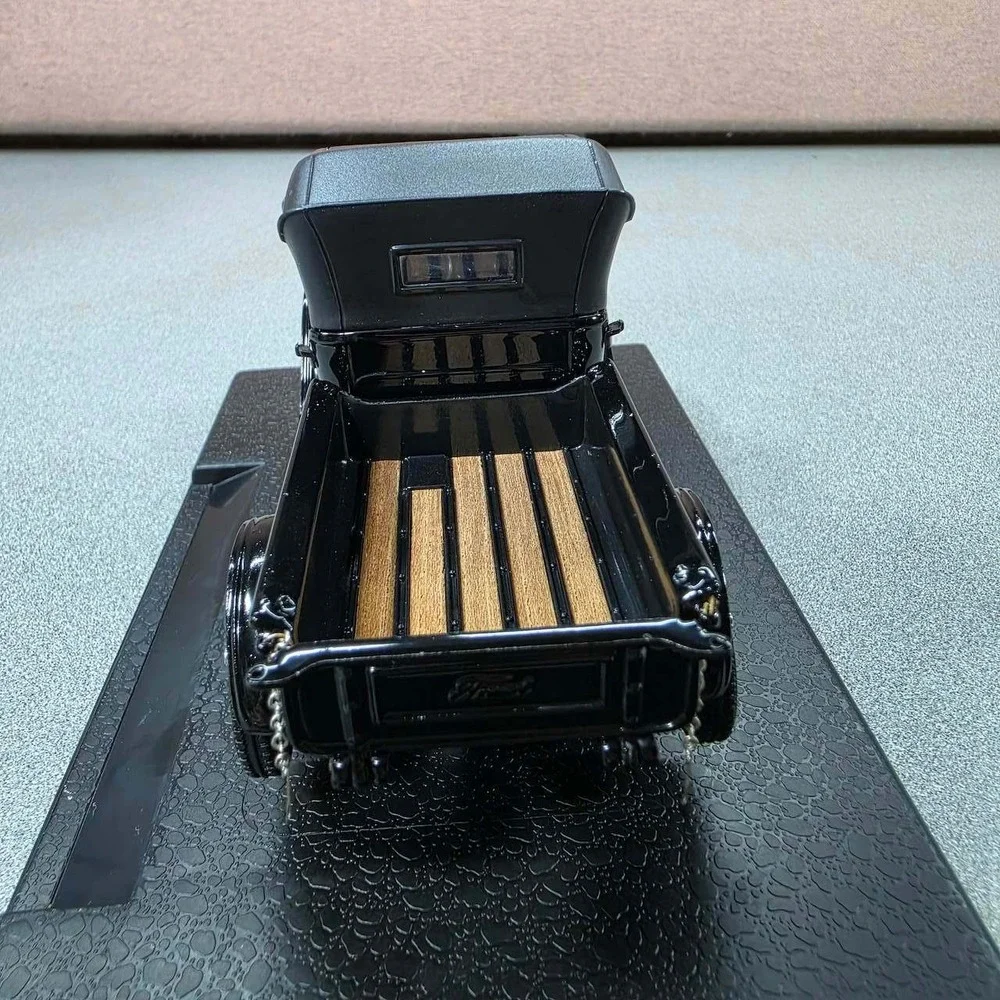 Ford 1925 Model T Runabout Pickup Truck Diecast 1:24 Black Excellent Condition